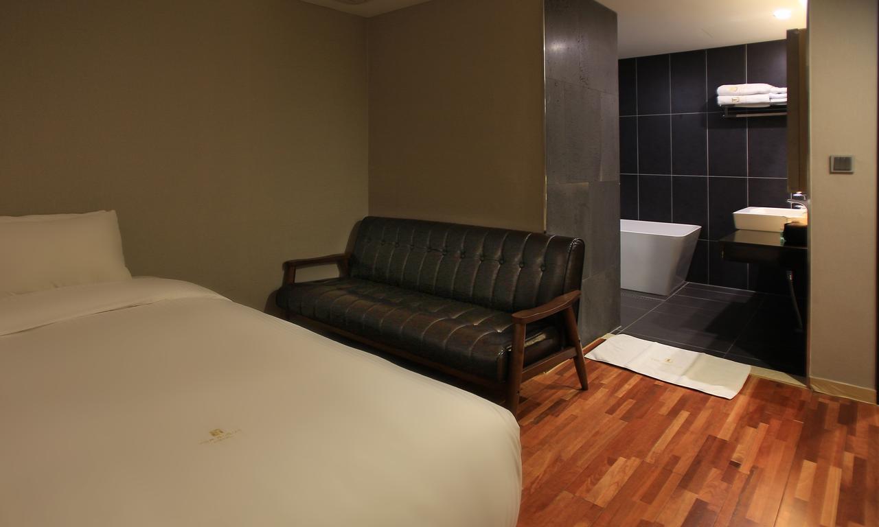 Suwon Top Cloud Hotel מראה חיצוני תמונה