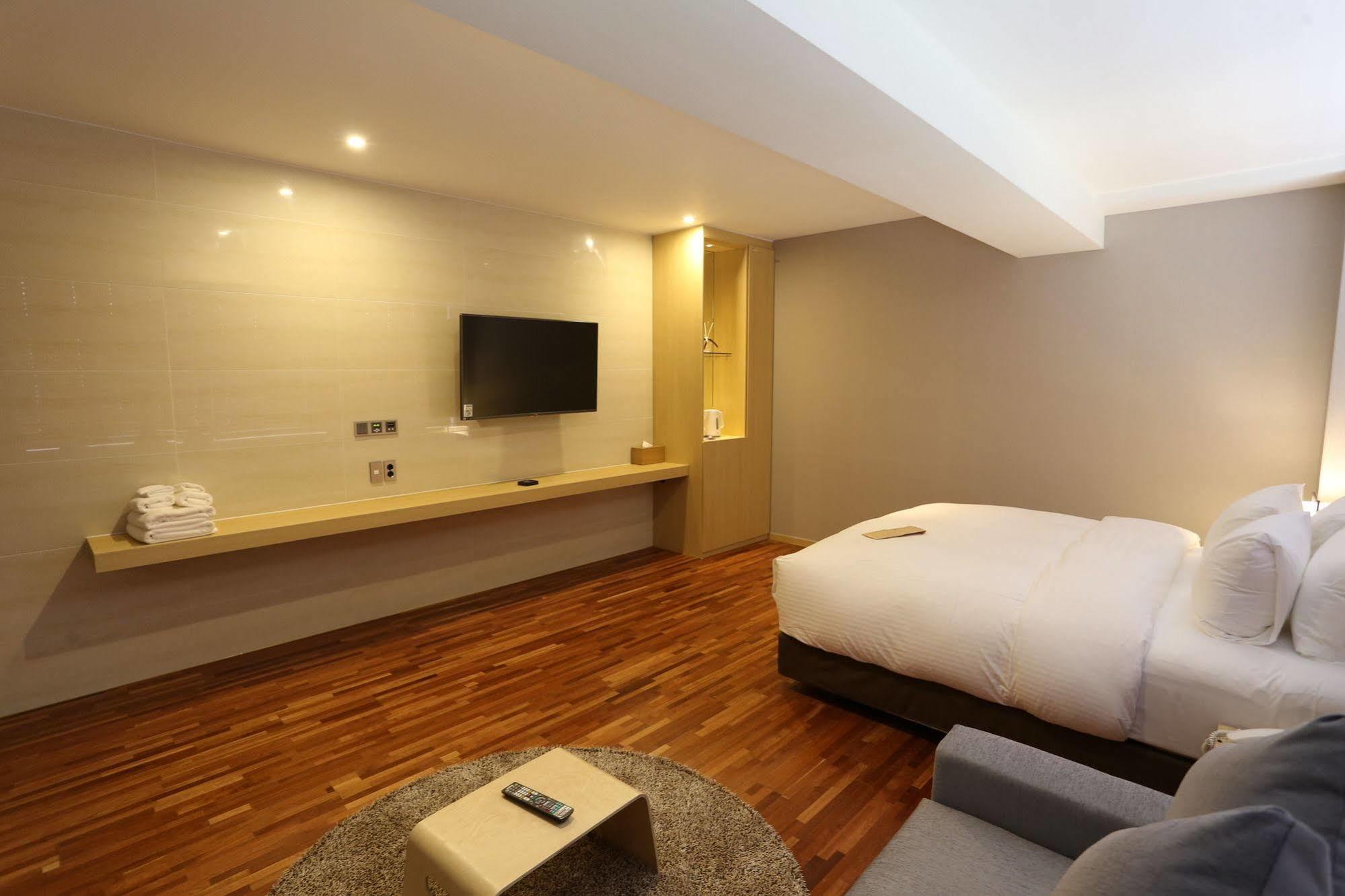 Suwon Top Cloud Hotel מראה חיצוני תמונה
