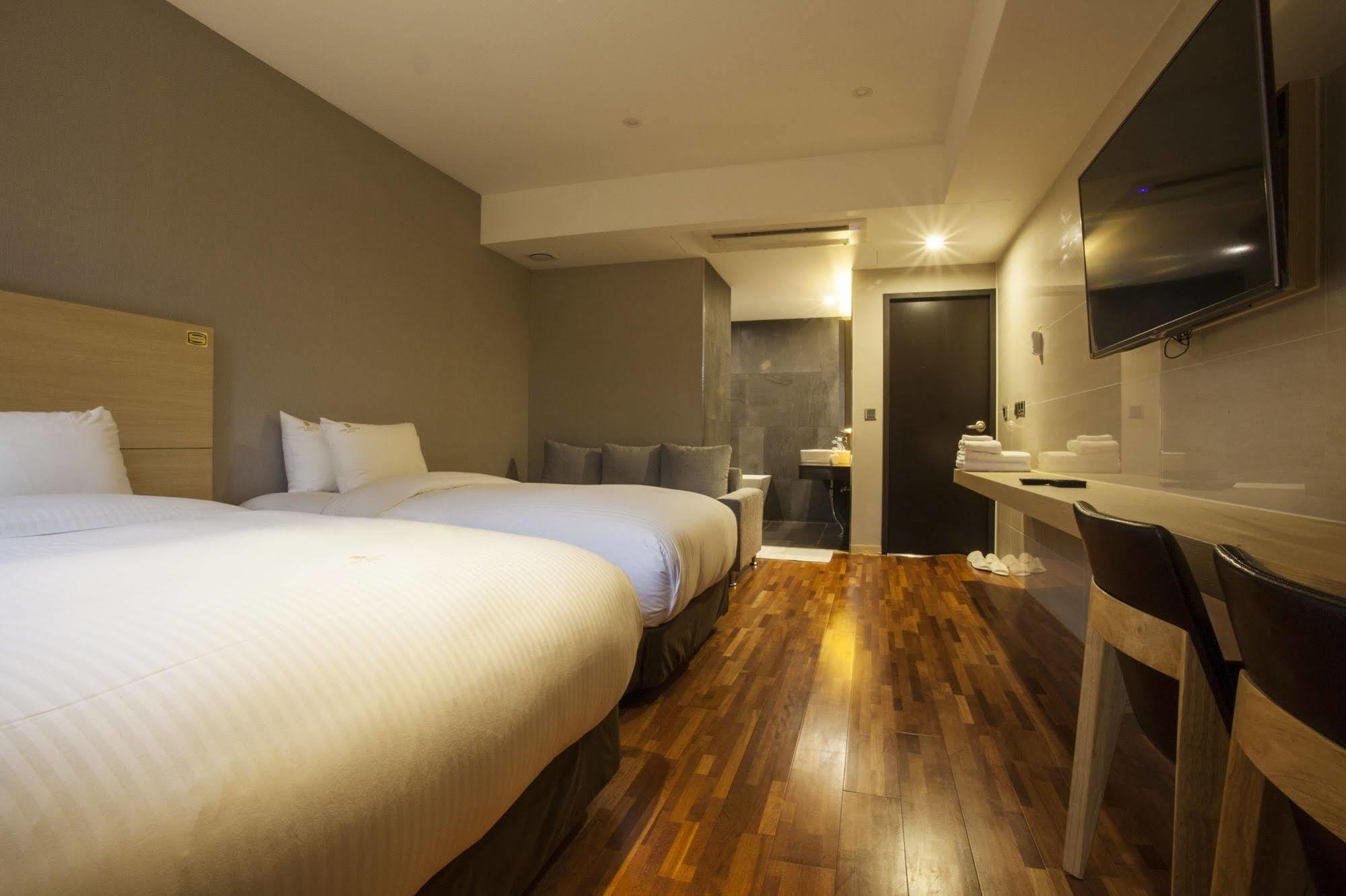 Suwon Top Cloud Hotel מראה חיצוני תמונה