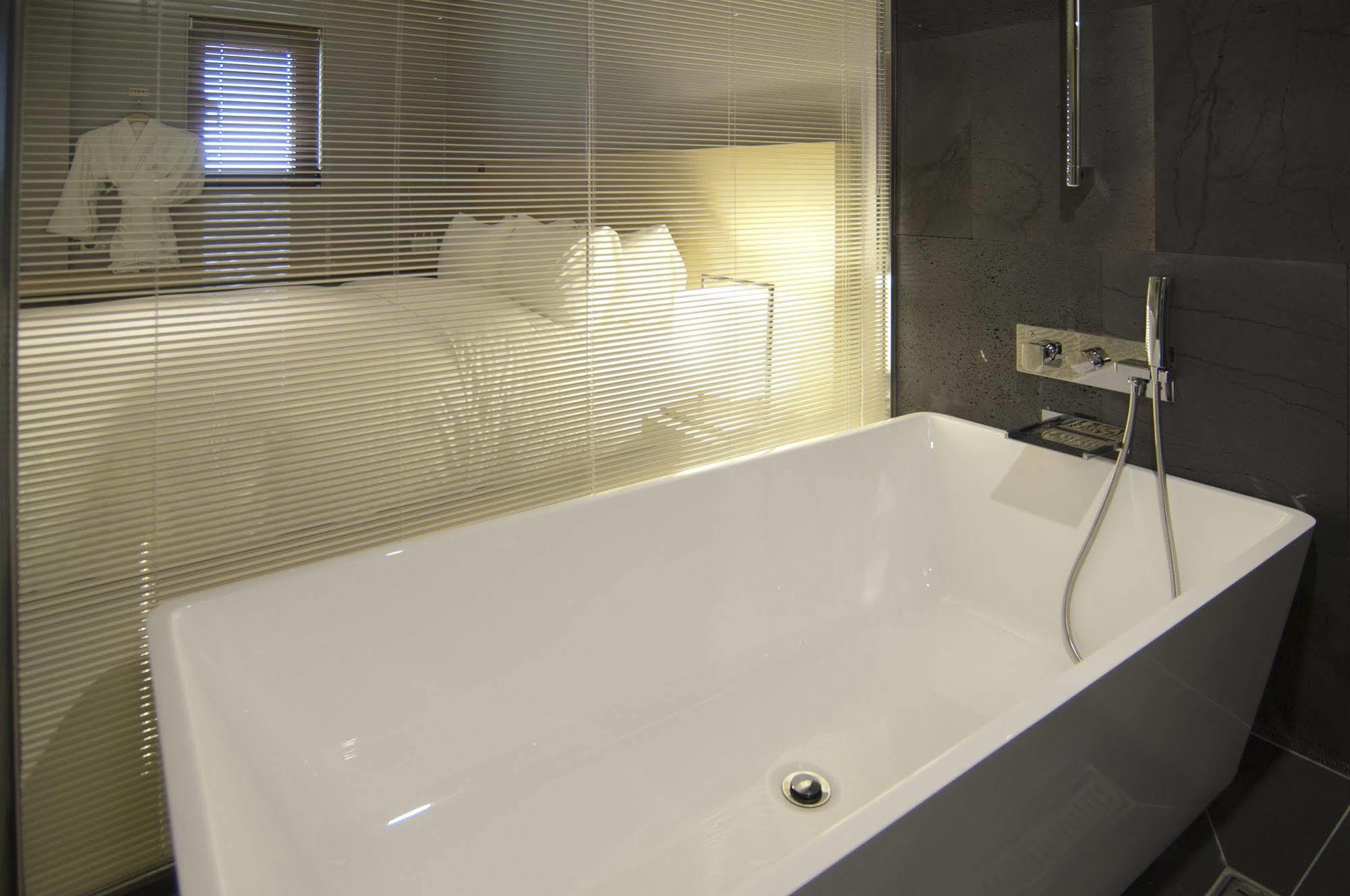 Suwon Top Cloud Hotel מראה חיצוני תמונה