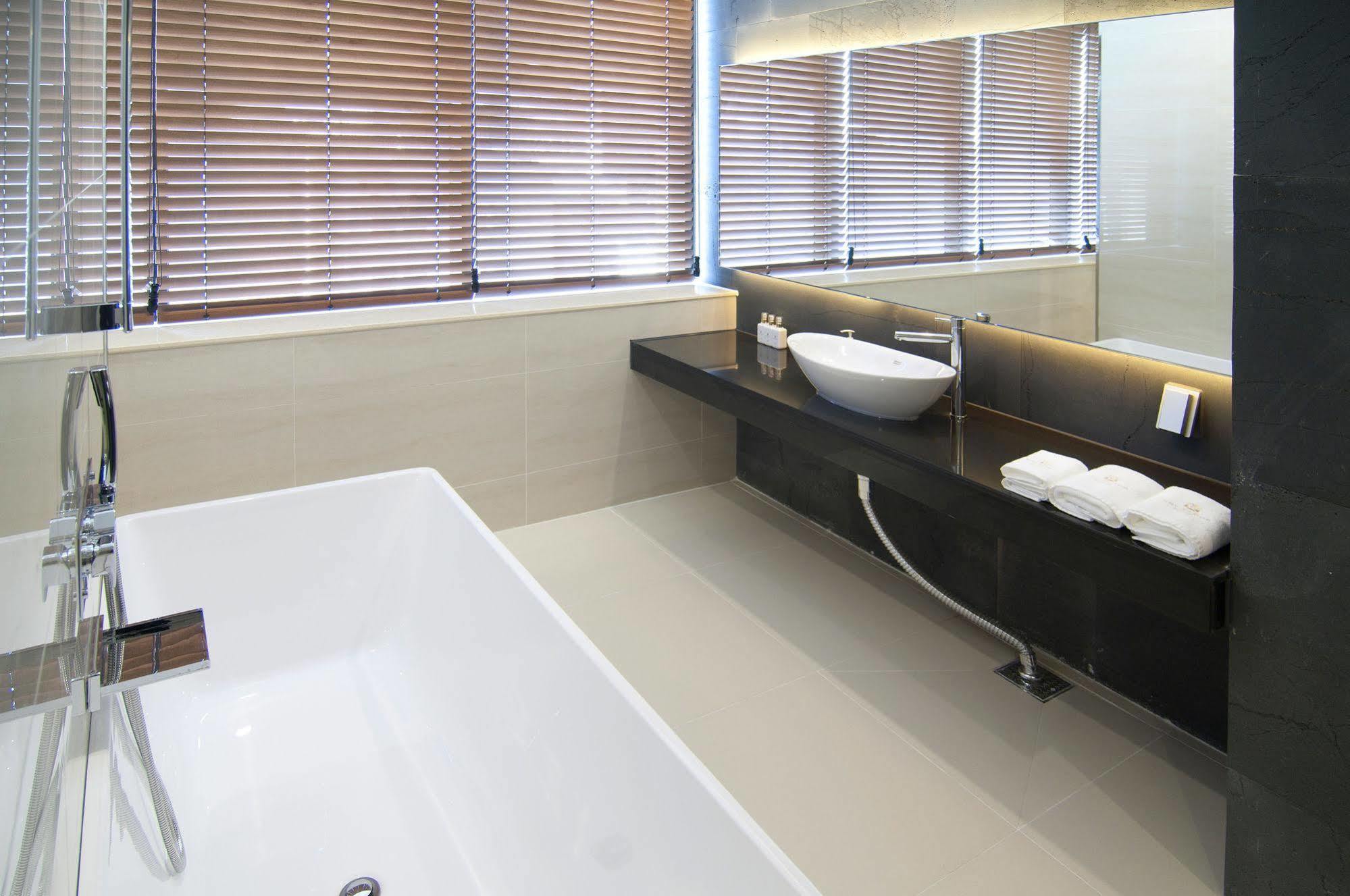 Suwon Top Cloud Hotel מראה חיצוני תמונה