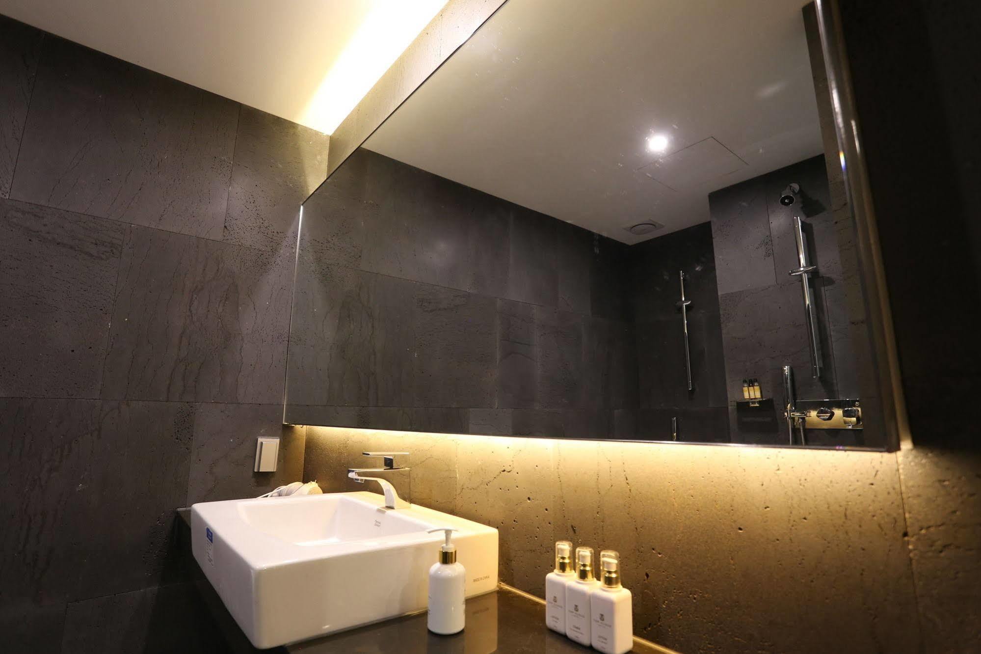 Suwon Top Cloud Hotel מראה חיצוני תמונה